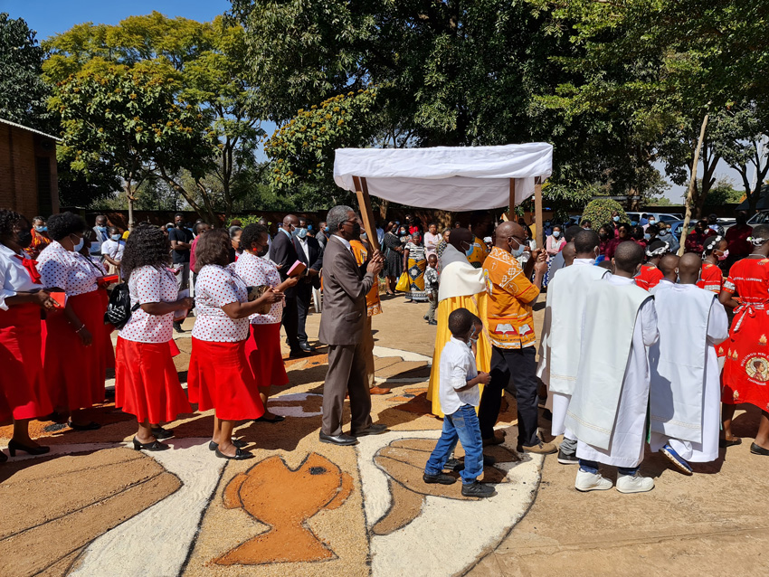 Chigoneka Church Corpus Christi procession