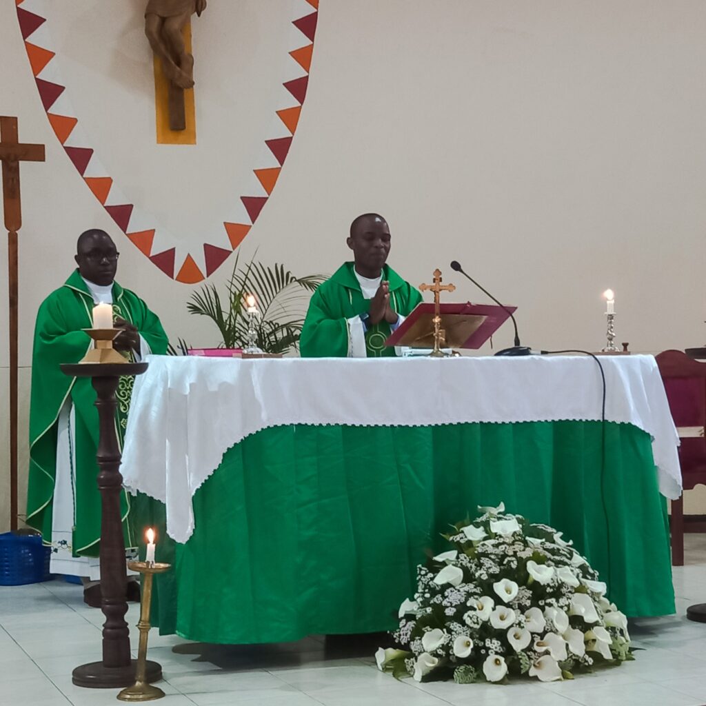 Fr Emmanuel Zikabuma celebrating mass