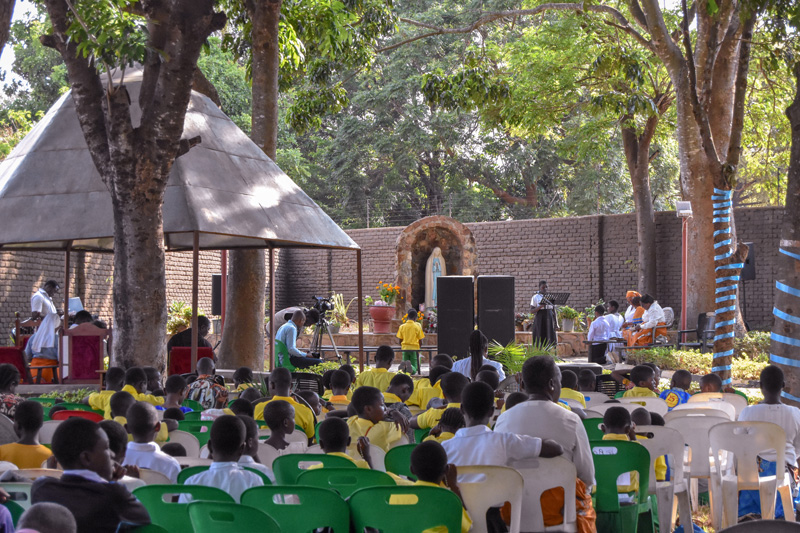 1 Million Chicldren praying the Rosary at St Kizito Parish Lilongwe