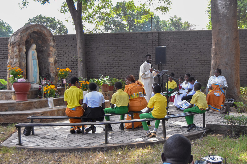 Fr Dennis of Maria Mthandizi wa Akhristu Parish