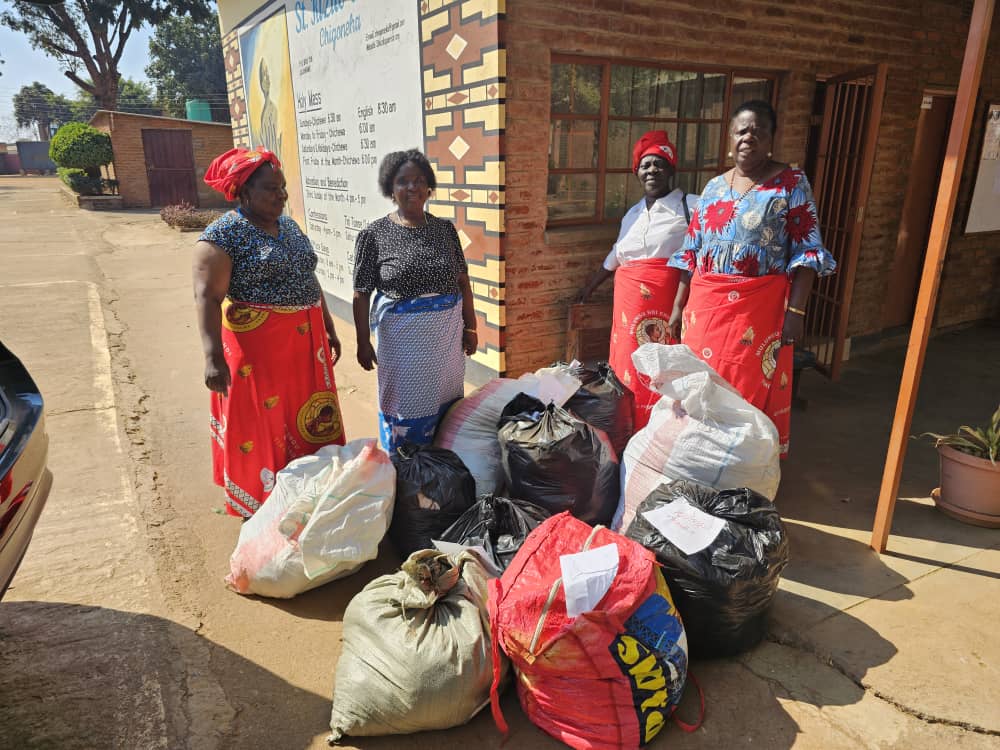 St Vincent de Paul prepapre clothes to be donated to Maria Mthandizi Parish