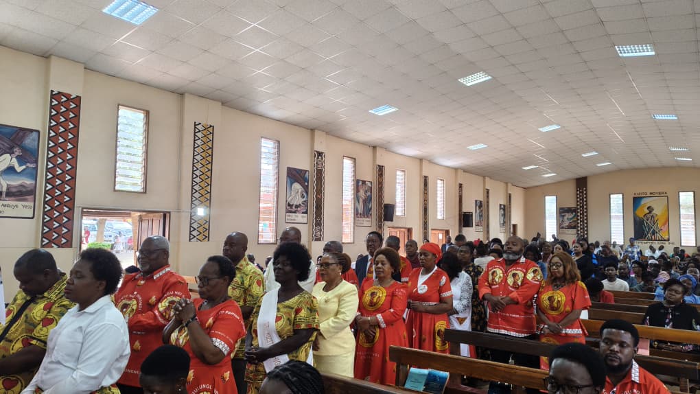 couples line up to receive blessings for jubilee of the family