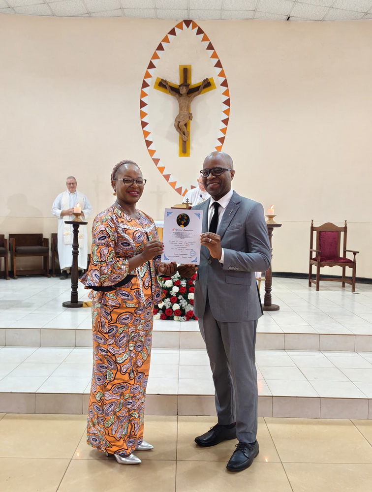 certificate presentation of couple celebrating their silver wedding anniversary